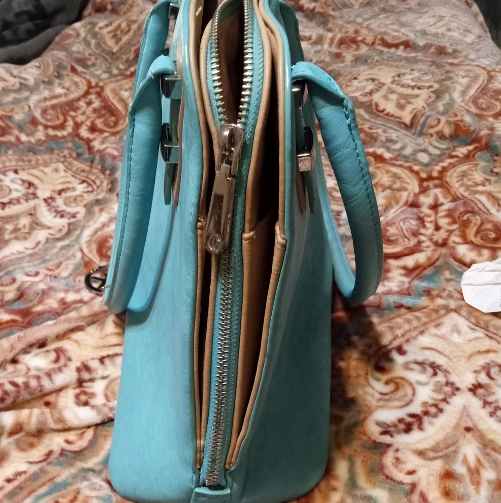 Turquoise purse - Picture 3 of 4